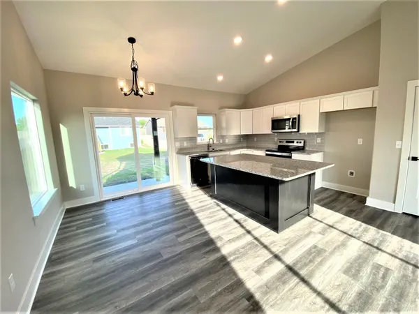 $260,000 | 711 North Wakefield Avenue, Valley Center, KS 67147