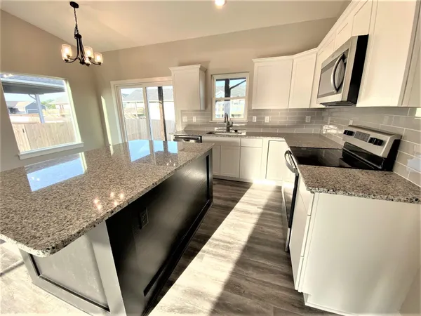 $260,000 | 711 North Wakefield Avenue, Valley Center, KS 67147