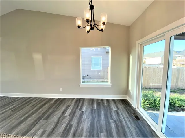 $260,000 | 711 North Wakefield Avenue, Valley Center, KS 67147