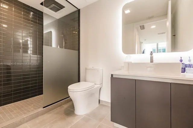 $408,800 | 227 Northeast 2nd Street, Unit 3001, Miami, FL 33132