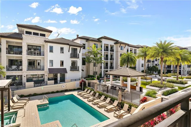 $15,000 | 1030 3rd Avenue South, Unit 302, Naples, FL 34102