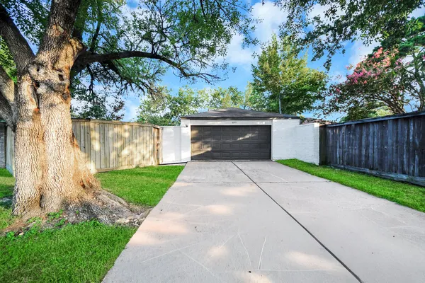 $227,500 | 10915 Berry Tree Drive, Houston, TX 77064