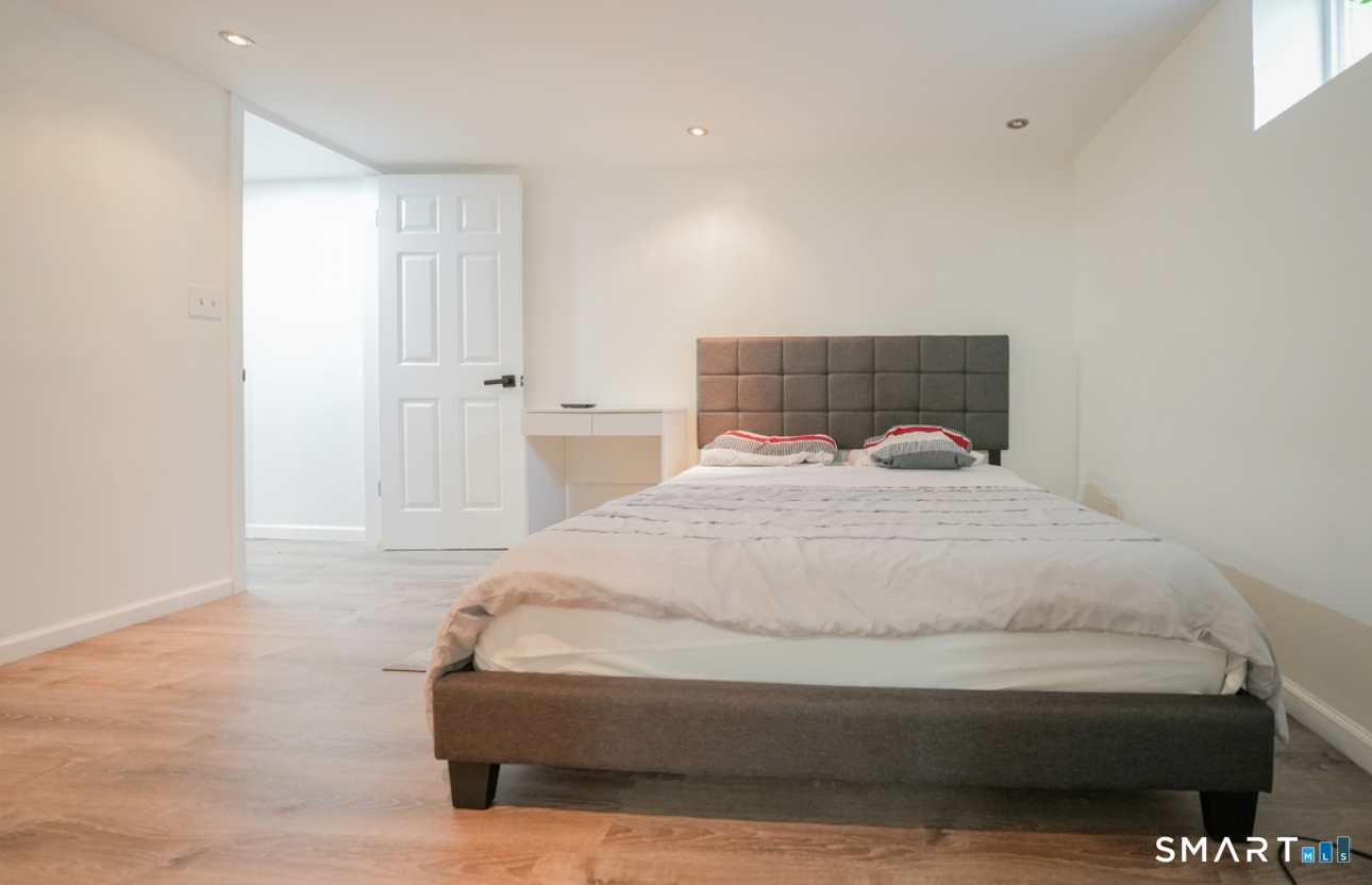 37 Quaker Road Hamden, CT 06517 - Photo 16 of 19