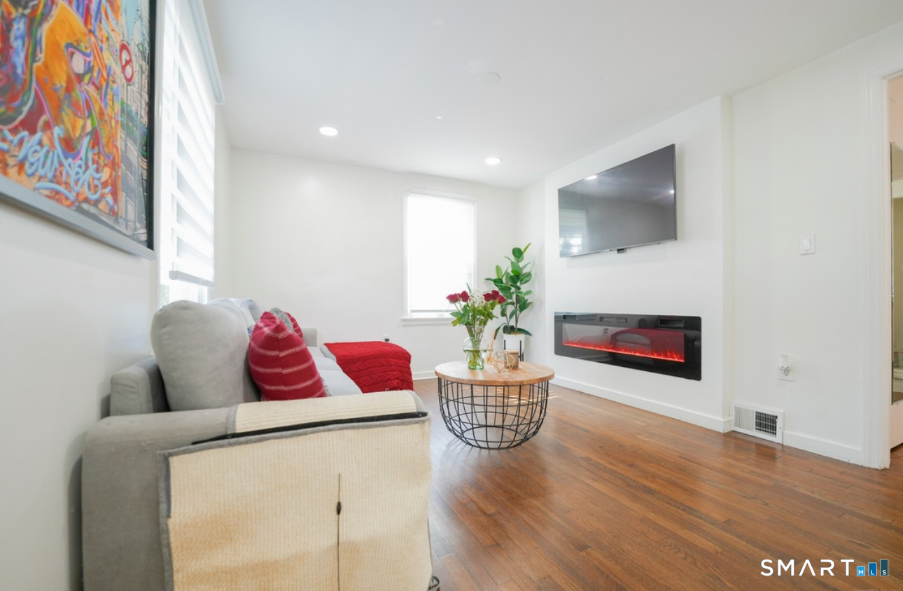 37 Quaker Road Hamden, CT 06517 - Photo 8 of 19