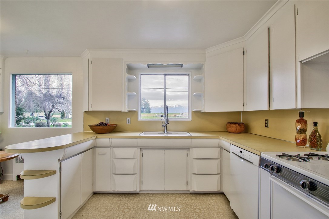 14264 Avon Allen Road Mount Vernon, WA 98273 - Photo 3 of 25 Gallery Image 3