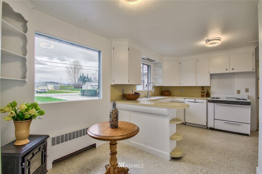 14264 Avon Allen Road Mount Vernon, WA 98273 - Photo 4 of 25 Gallery Image 4