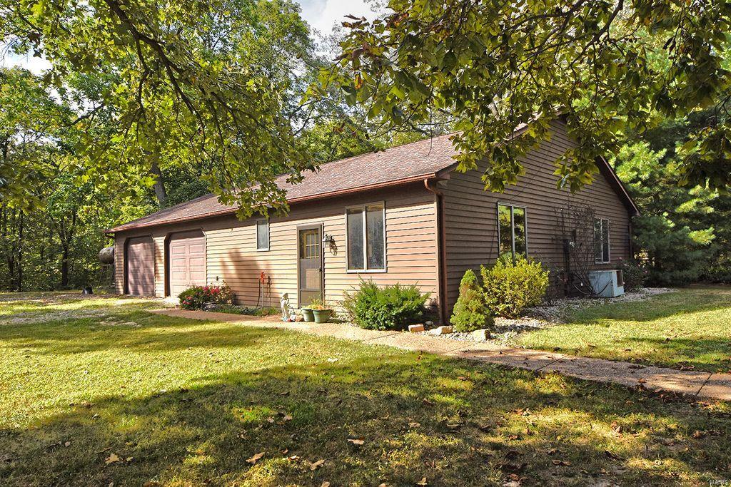 11043 Riechmann Lane Alhambra, IL 62001 - Photo 9 of 29