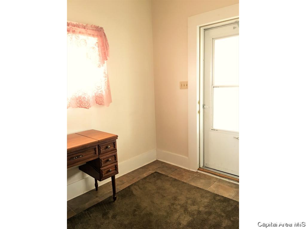 1041 Osburn Avenue Springfield, IL 62702 - Photo 6 of 21 Gallery Image 6