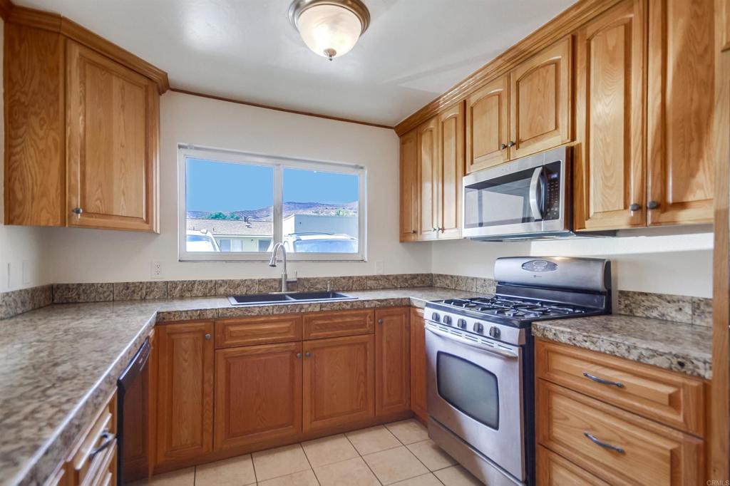 10248 Princess Sarit Way Santee, CA 92071 - Photo 16 of 46