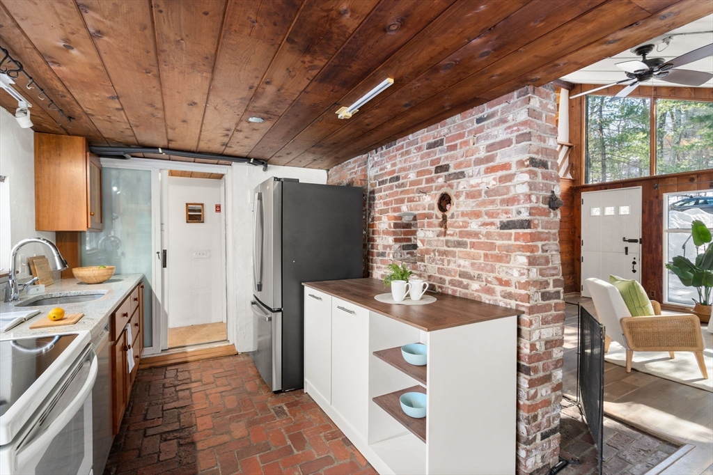 77 Old County Road Waltham, MA 02451 - Photo 9 of 25 Gallery Image 9