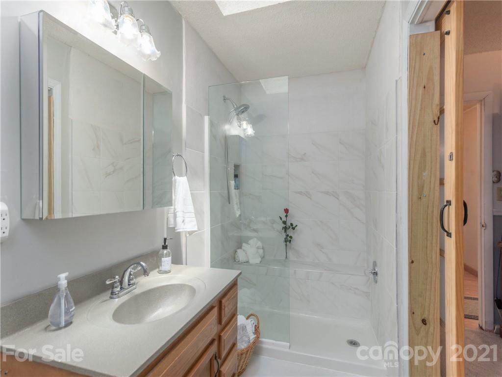 1050 Sharon Ridge Road Fairview, NC 28730 - Photo 12 of 24 Gallery Image 12
