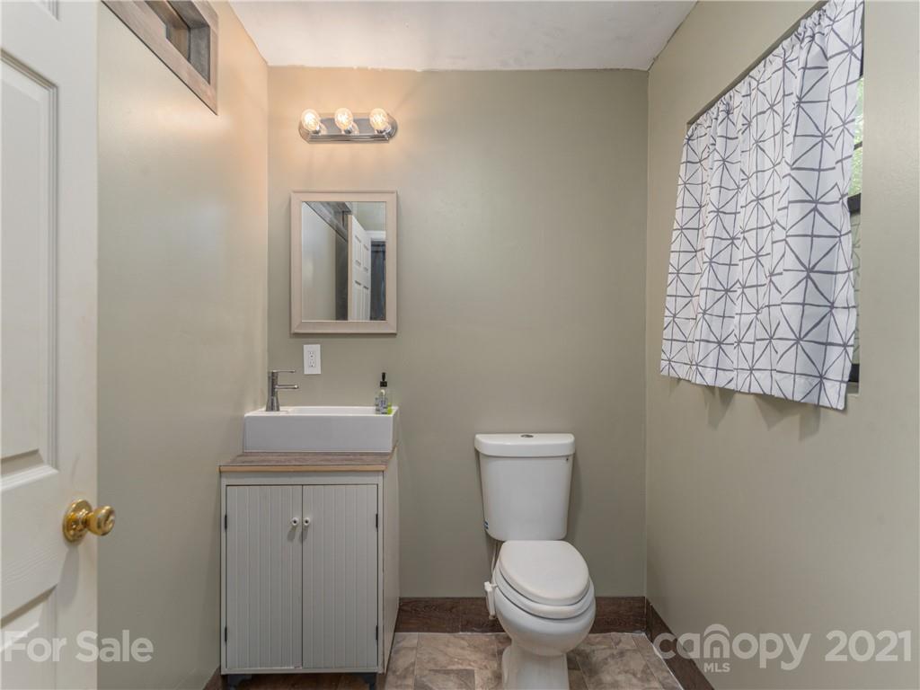 1050 Sharon Ridge Road Fairview, NC 28730 - Photo 17 of 24 Gallery Image 17