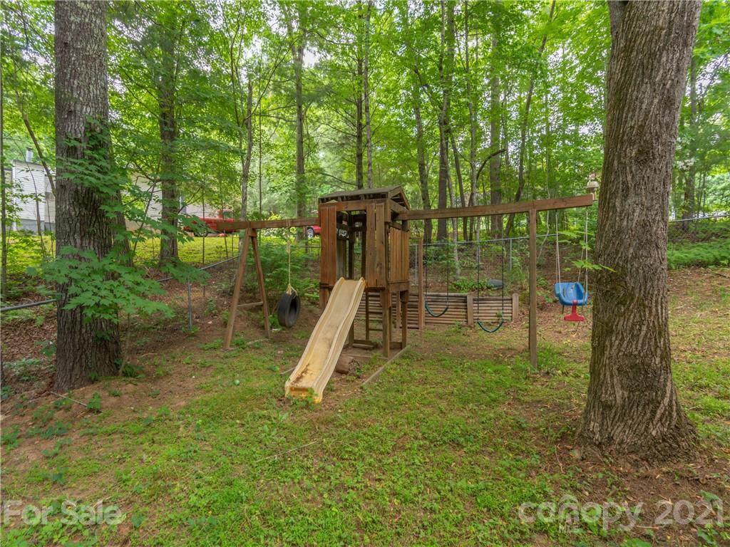 1050 Sharon Ridge Road Fairview, NC 28730 - Photo 22 of 24 Gallery Image 22