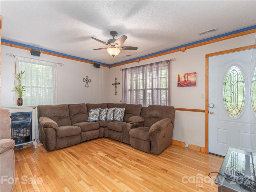 1050 Sharon Ridge Road Fairview, NC 28730 - Photo 4 of 24 Gallery Image 4