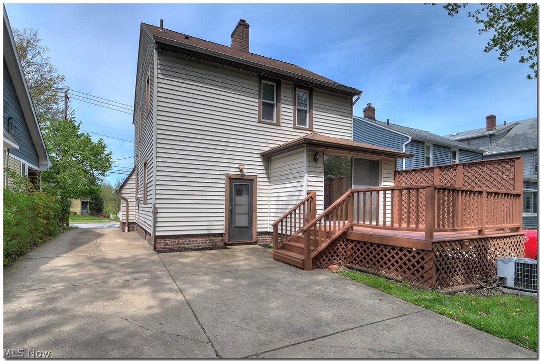 1399 Dill Road Cleveland, OH 44121 - Photo 31 of 35