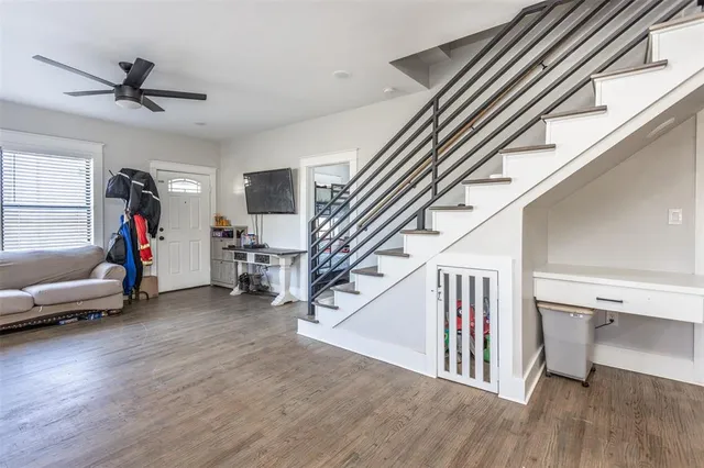 a view of a livingroom with furniture and a ceiling fan