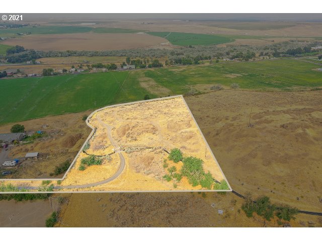Joy Hermiston, OR 97838 - Photo 9 of 13 a view of a lake from a yard
