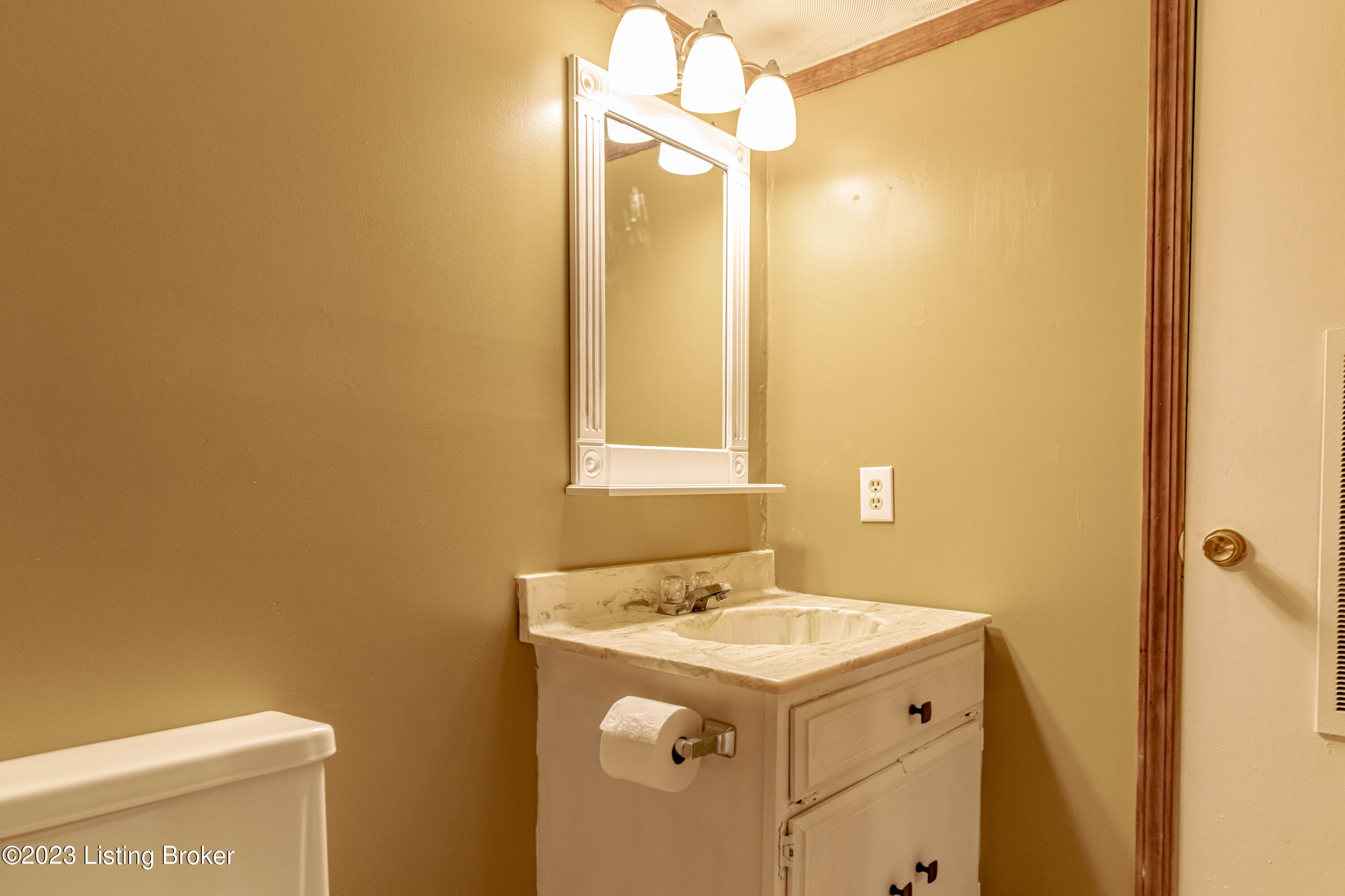 4919 Cane Run Road Louisville, KY 40216 - Photo 45 of 48 DSC05868