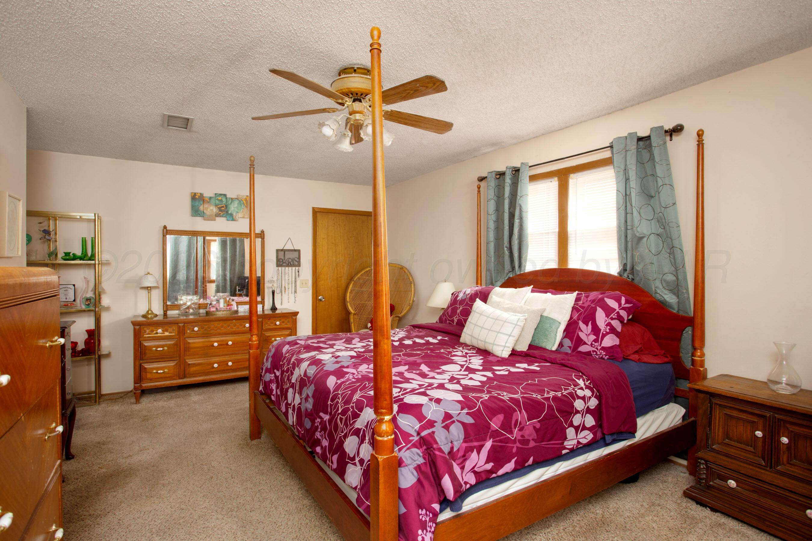 4413 South Fannin Street Amarillo, TX 79110 - Photo 13 of 26 Primary Bedroom B