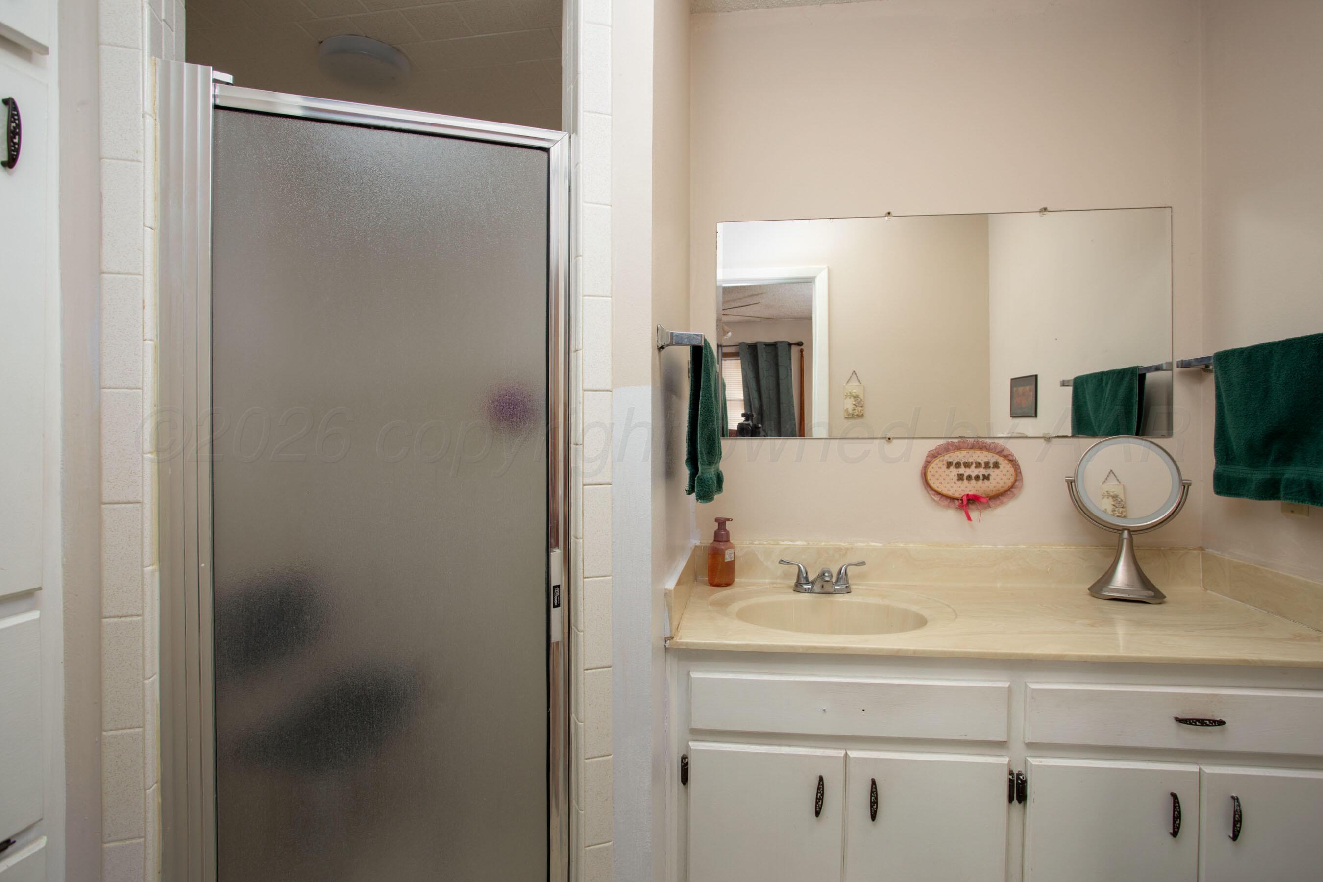 4413 South Fannin Street Amarillo, TX 79110 - Photo 14 of 26 Primary Bathroom