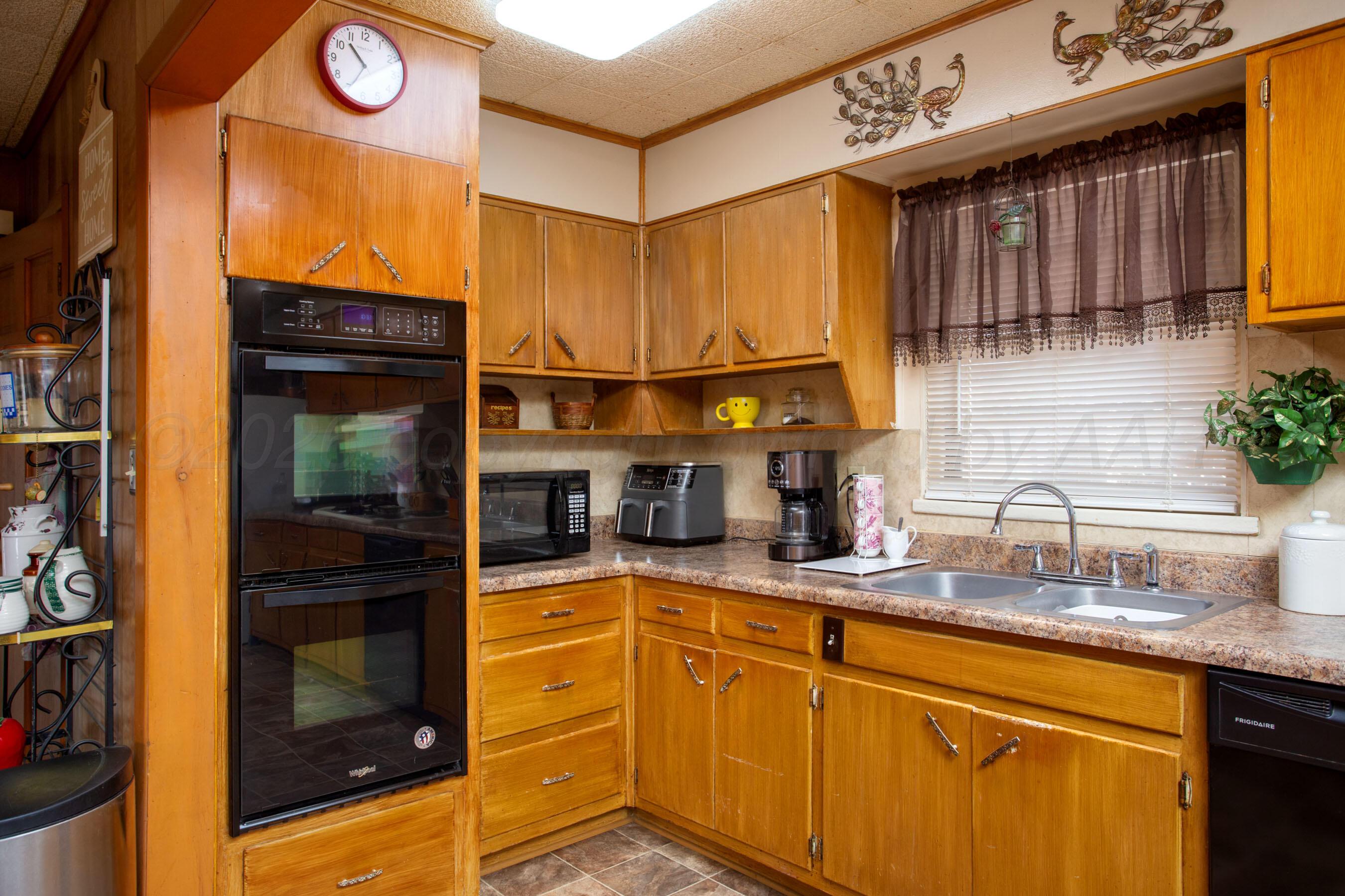 4413 South Fannin Street Amarillo, TX 79110 - Photo 8 of 26 Kitchen A