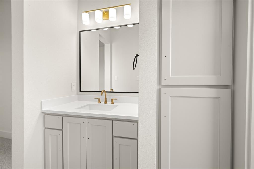 6451 Cedar Elm Road Midlothian, TX 76065 - Photo 27 of 39 6451 Cedar Elm- Bathroom-9027