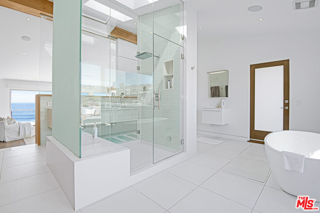 23536 Malibu Colony Road Malibu, CA 90265 - Photo 20 of 44 a bathroom with a shower