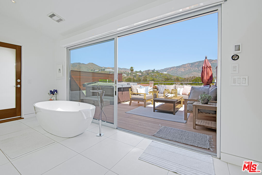 23536 Malibu Colony Road Malibu, CA 90265 - Photo 21 of 44 a living room with furniture and a large window