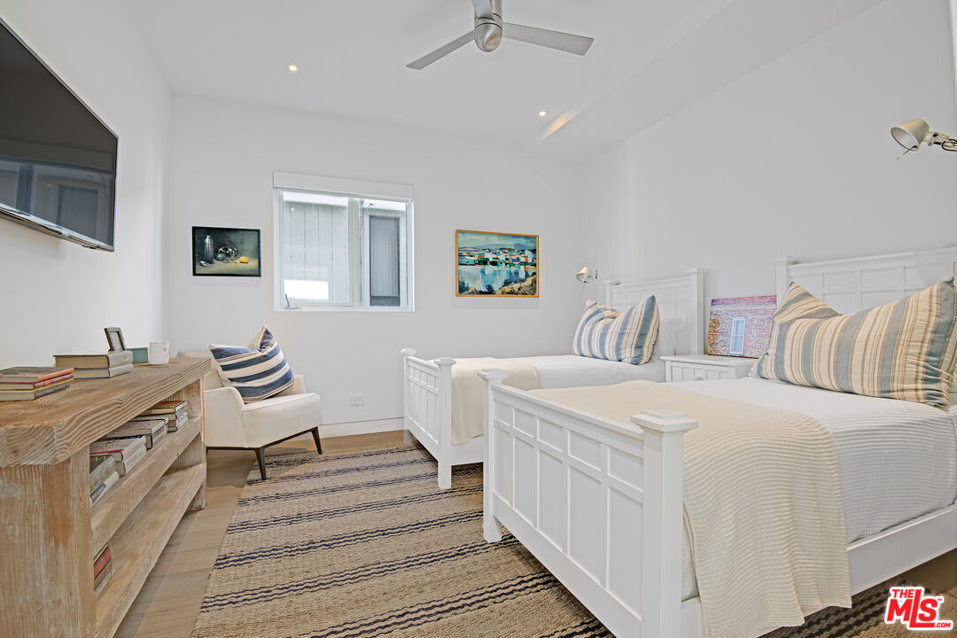 23536 Malibu Colony Road Malibu, CA 90265 - Photo 26 of 44 a spacious bedroom with a bed and a table