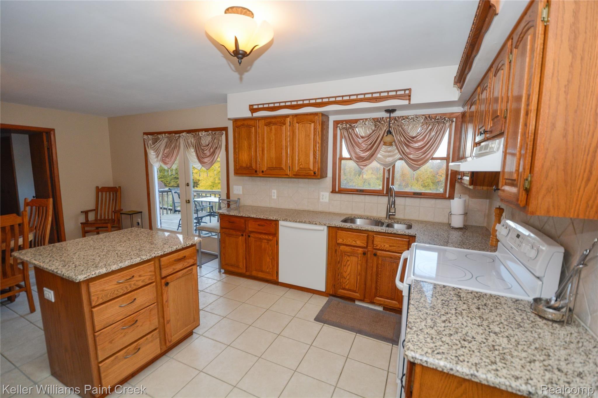 3152 Curtis Road Leonard, MI 48367 - Photo 20 of 36 Kitchen03.jpg