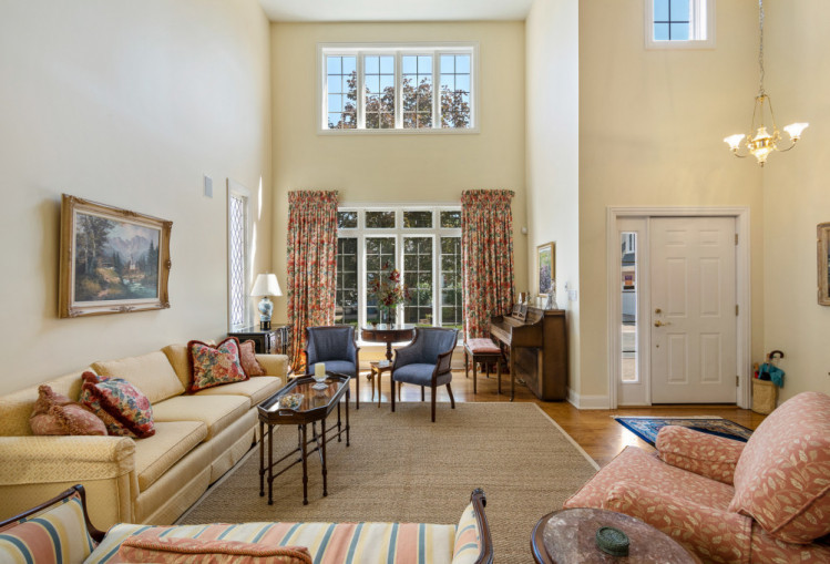 28 Windsor Drive Elmhurst, IL 60126 - Photo 4 of 23