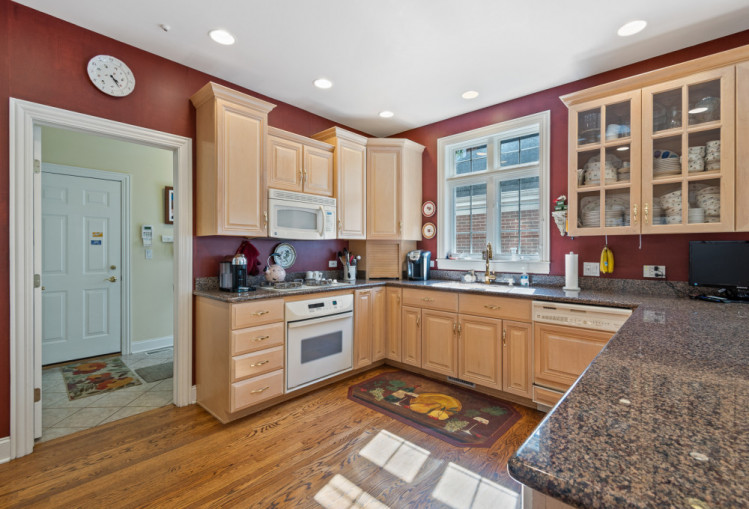 28 Windsor Drive Elmhurst, IL 60126 - Photo 10 of 23