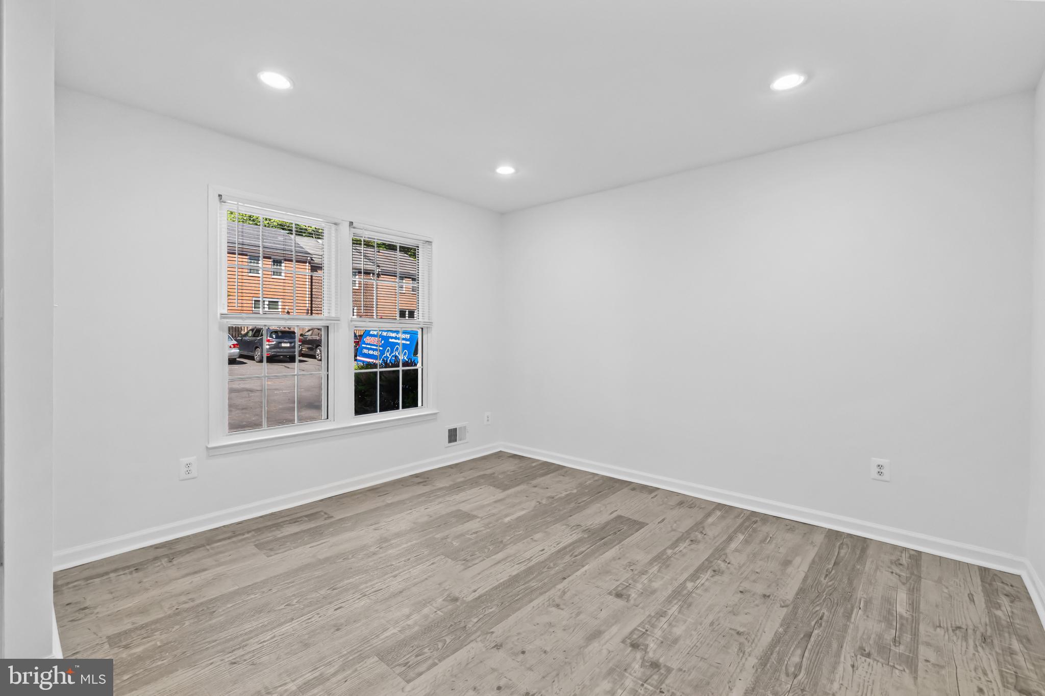11924 Travistock Court Reston, VA 20191 - Photo 4 of 41