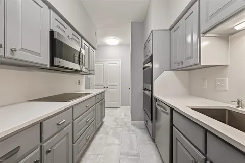$194,900 | 2400 North Braeswood Boulevard, Unit 129, Houston, TX 77030