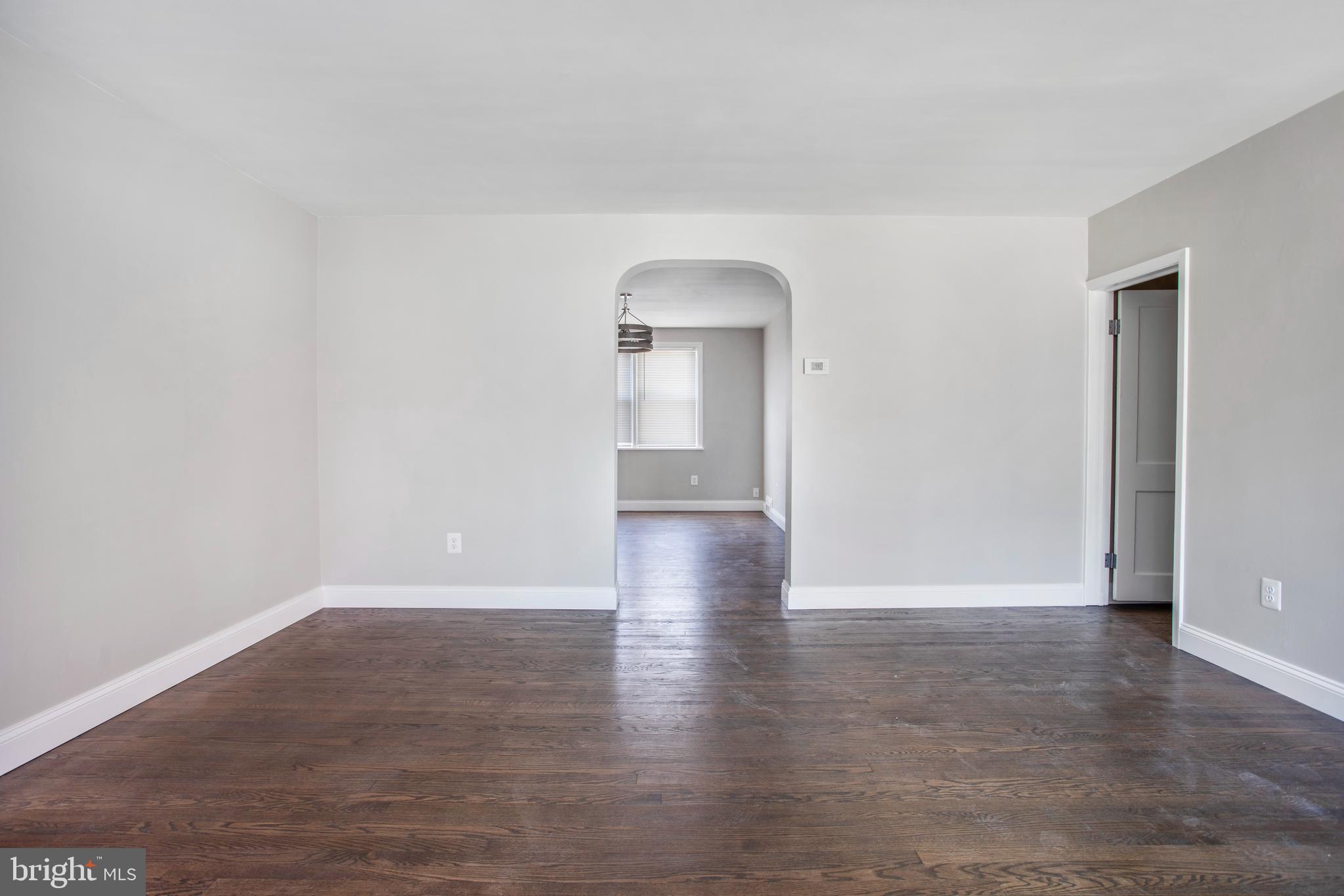 5002 Lindsay Road Baltimore, MD 21229 - Photo 4 of 49