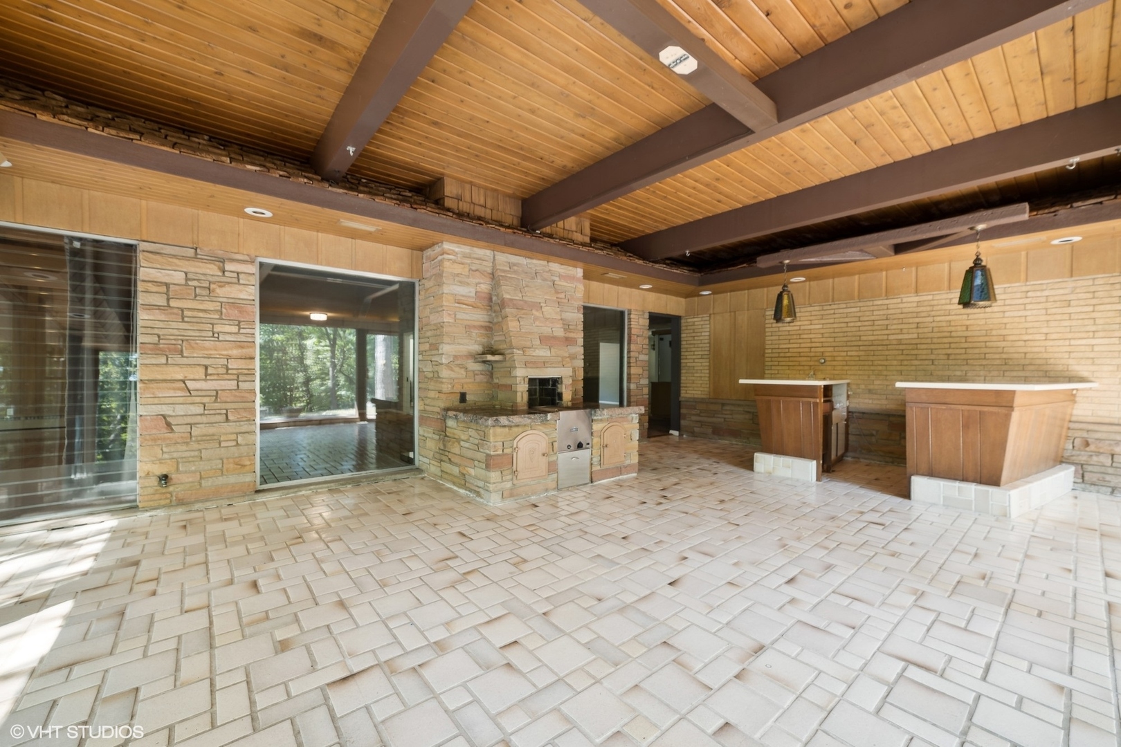 609 Ravine Road East Dundee, IL 60118 - Photo 11 of 15 a view of a porch with a table and chairs