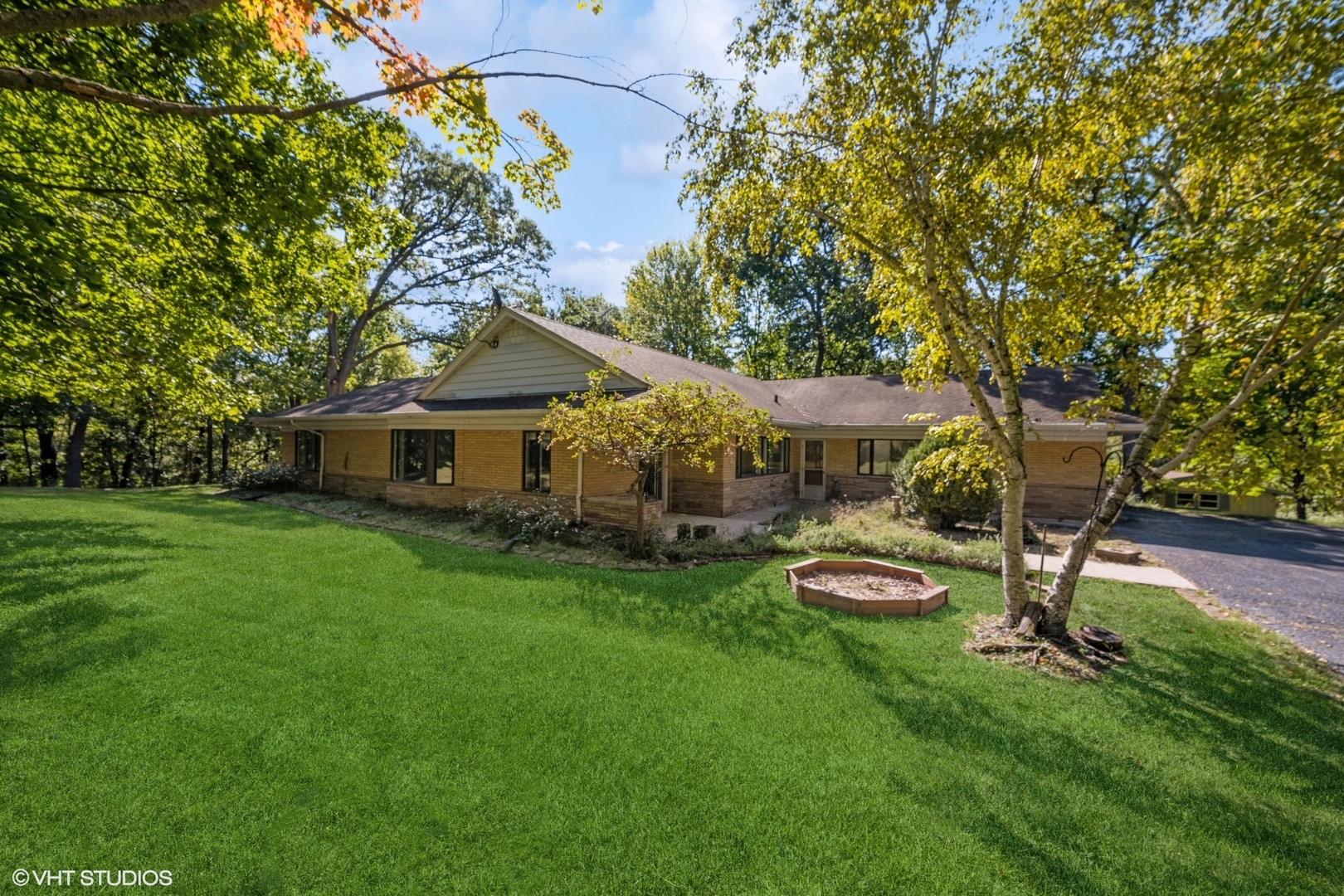 609 Ravine Road East Dundee, IL 60118 - Photo 2 of 15 a front view of a house with garden