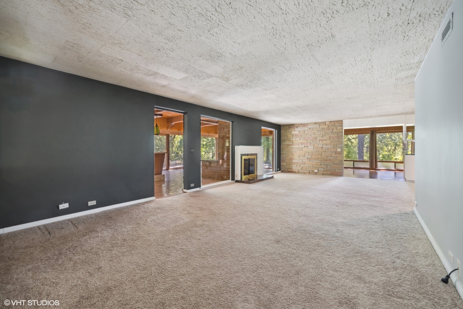 609 Ravine Road East Dundee, IL 60118 - Photo 10 of 15 a view of an empty room with a window
