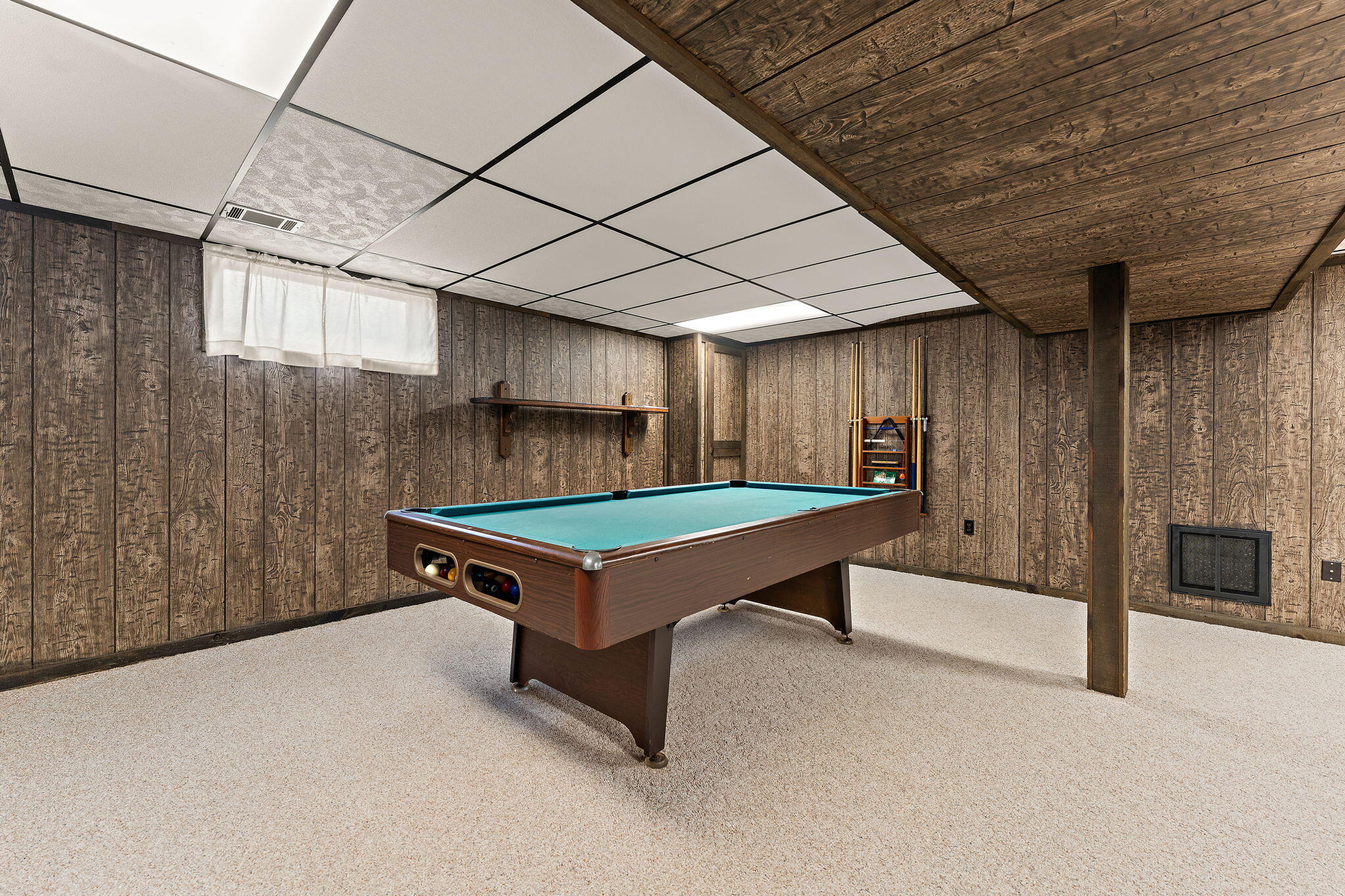 1012 Meridian Road Chesterton, IN 46304 - Photo 25 of 39 a room with pool table and a table
