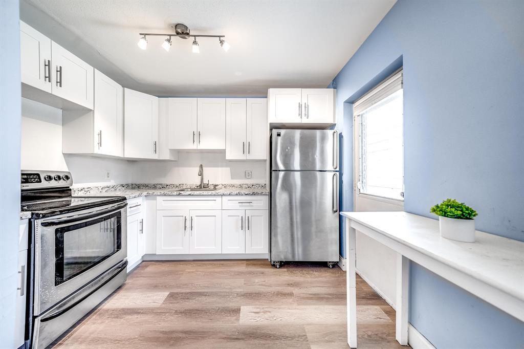 260 Northwest 19th Street, Unit 28 Boca Raton, FL 33432 - Photo 26 of 26 a kitchen with refrigerator and window