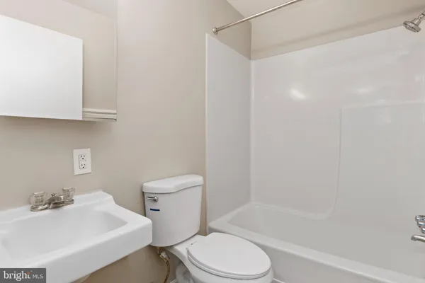 $1,295 | 4341 Carlisle Pike, Unit C7, Camp Hill, PA 17011