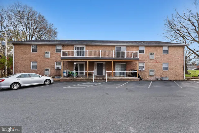 $1,195 | 4341 Carlisle Pike, Unit C7, Camp Hill, PA 17011