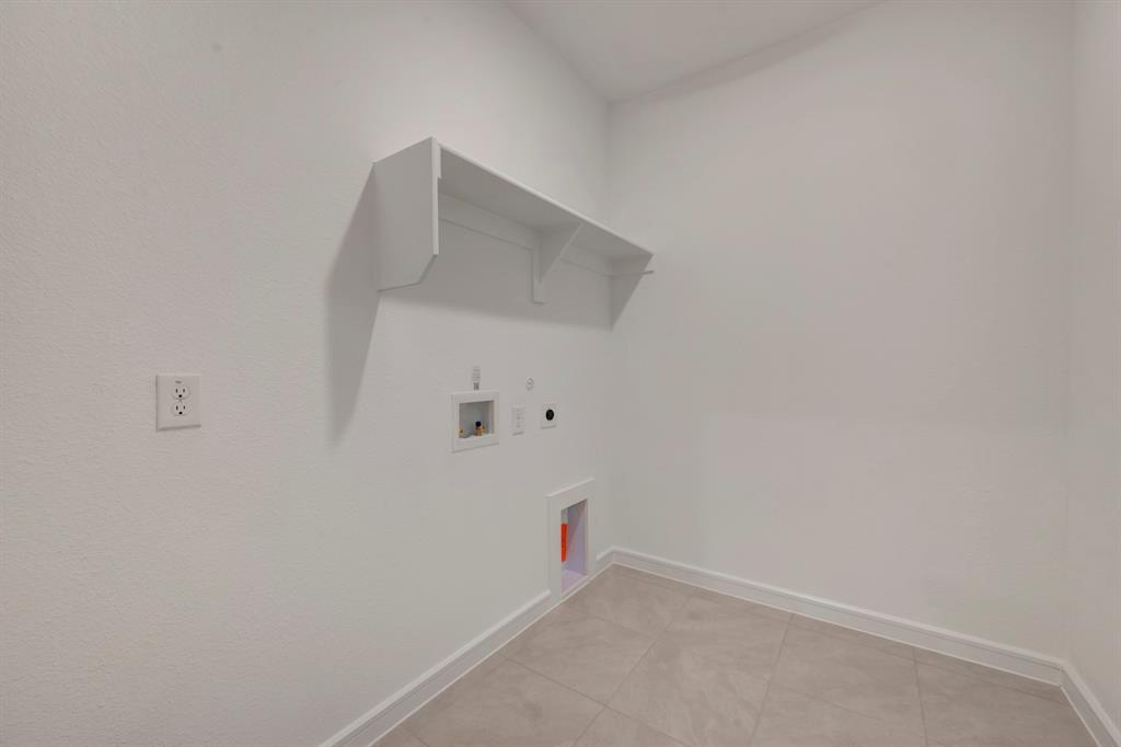 536 Brookside Drive Van Alstyne, TX 75495 - Photo 25 of 30 a view of an empty room