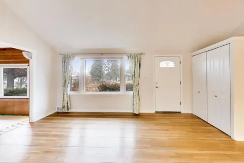 $349,000 | 27W734 Parkview Avenue, Warrenville, IL 60555