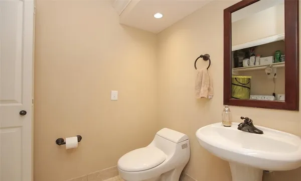 $183,000 | 2203 Dorrington Street, Unit 208, Houston, TX 77030