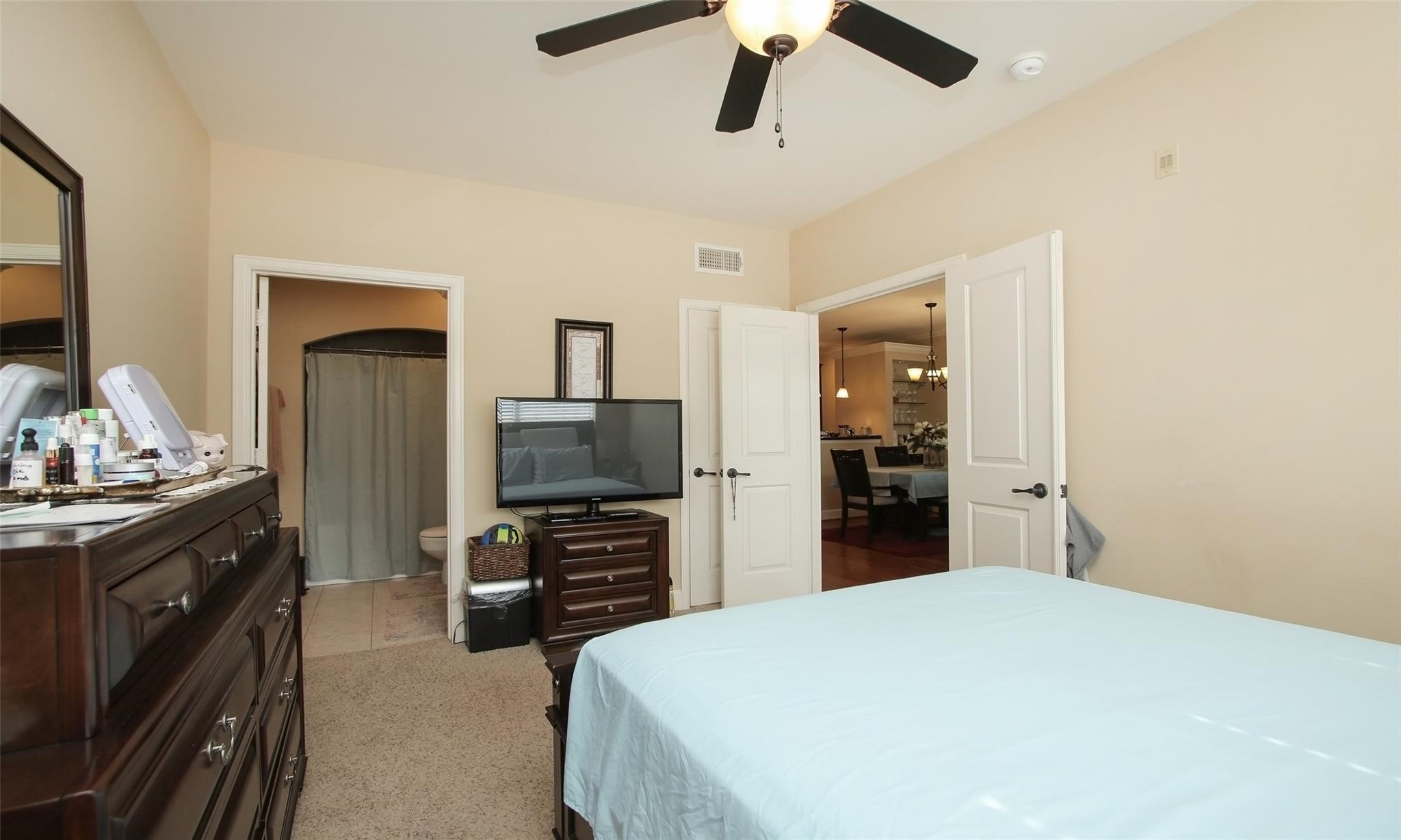 2203 Dorrington Street, Unit 208 Houston, TX 77030 - Photo 19 of 32 a large bedroom with a bed and a flat screen tv