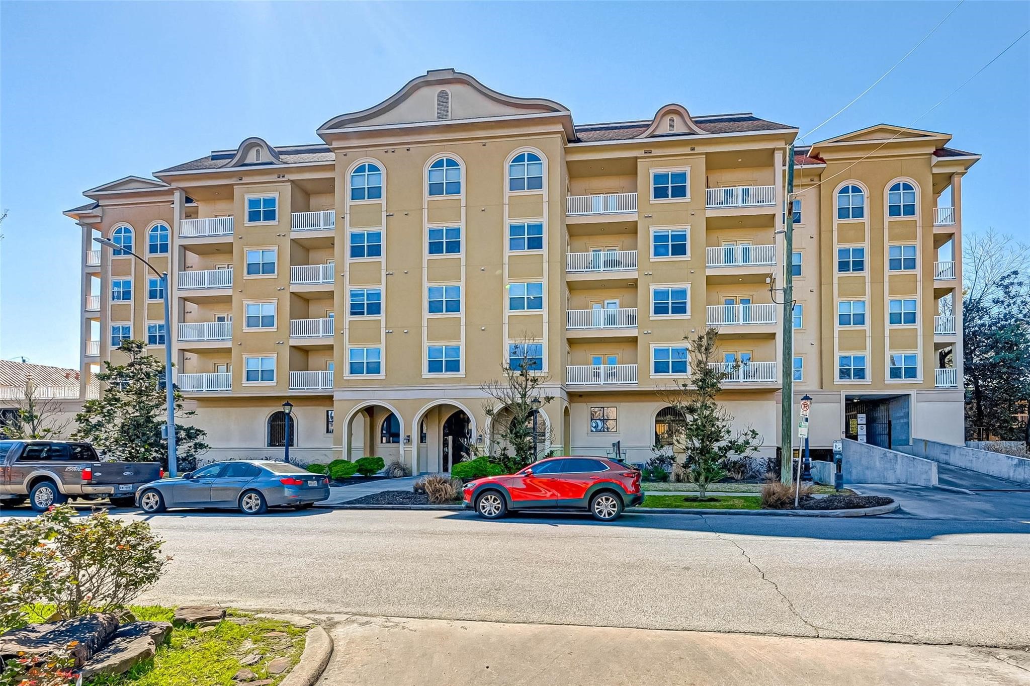 2203 Dorrington Street, Unit 208 Houston, TX 77030 - Photo 30 of 32 a front view of a building with lot of cars parked
