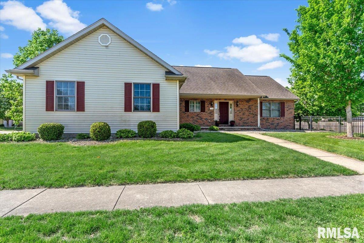 3700 Bergamot Drive Springfield, IL 62712 - Photo 4 of 38
