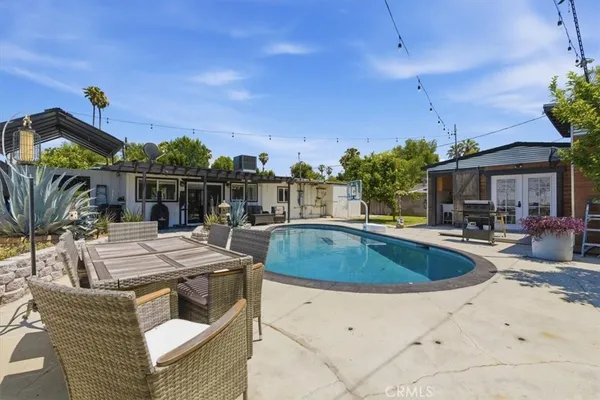 $989,999 | 7959 Bothwell Road, Reseda, CA 91335
