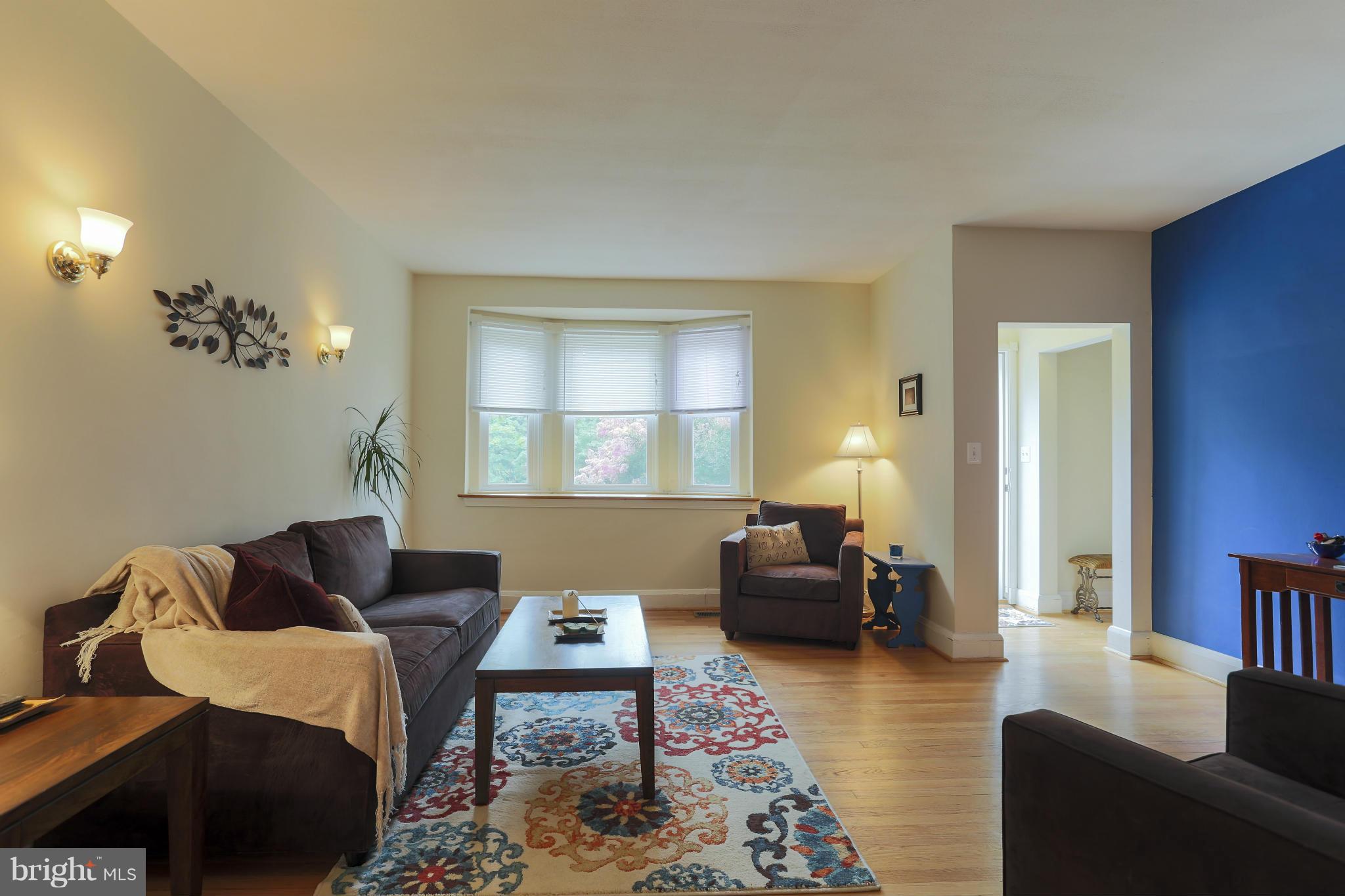 203 Westowne Road Baltimore, MD 21229 - Photo 5 of 29 Living Room